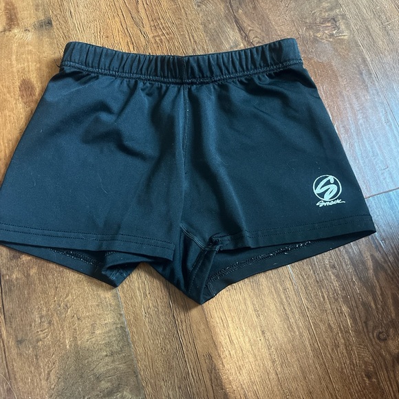 Black Athletic Shorts with Slim Fit and Elastic Waistband - Picture 1 of 2